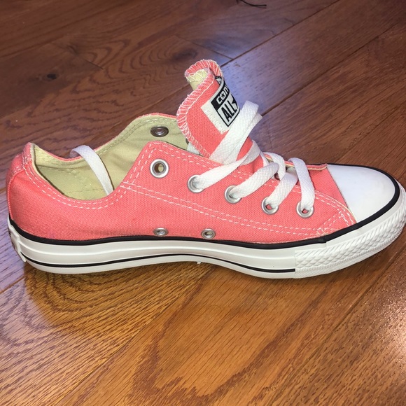 Converse - Picture 2 of 3